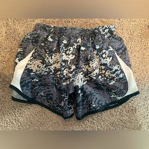 Nike Black Patterned Shorts (Kids L)